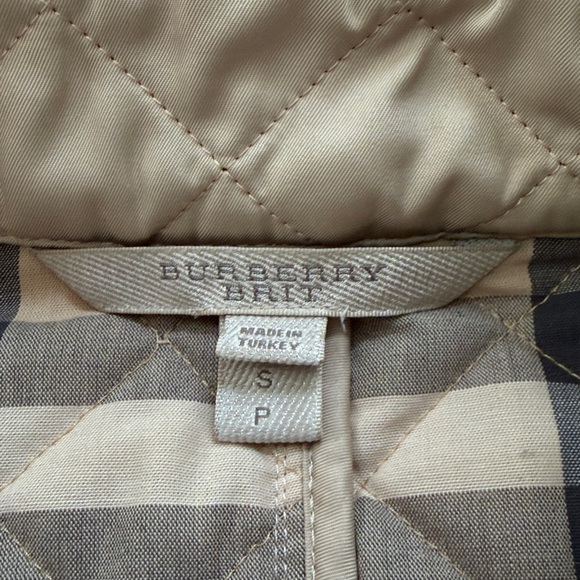 Women’s Burberry Beige Quilted Puffer Jacket - Picture 4 of 6